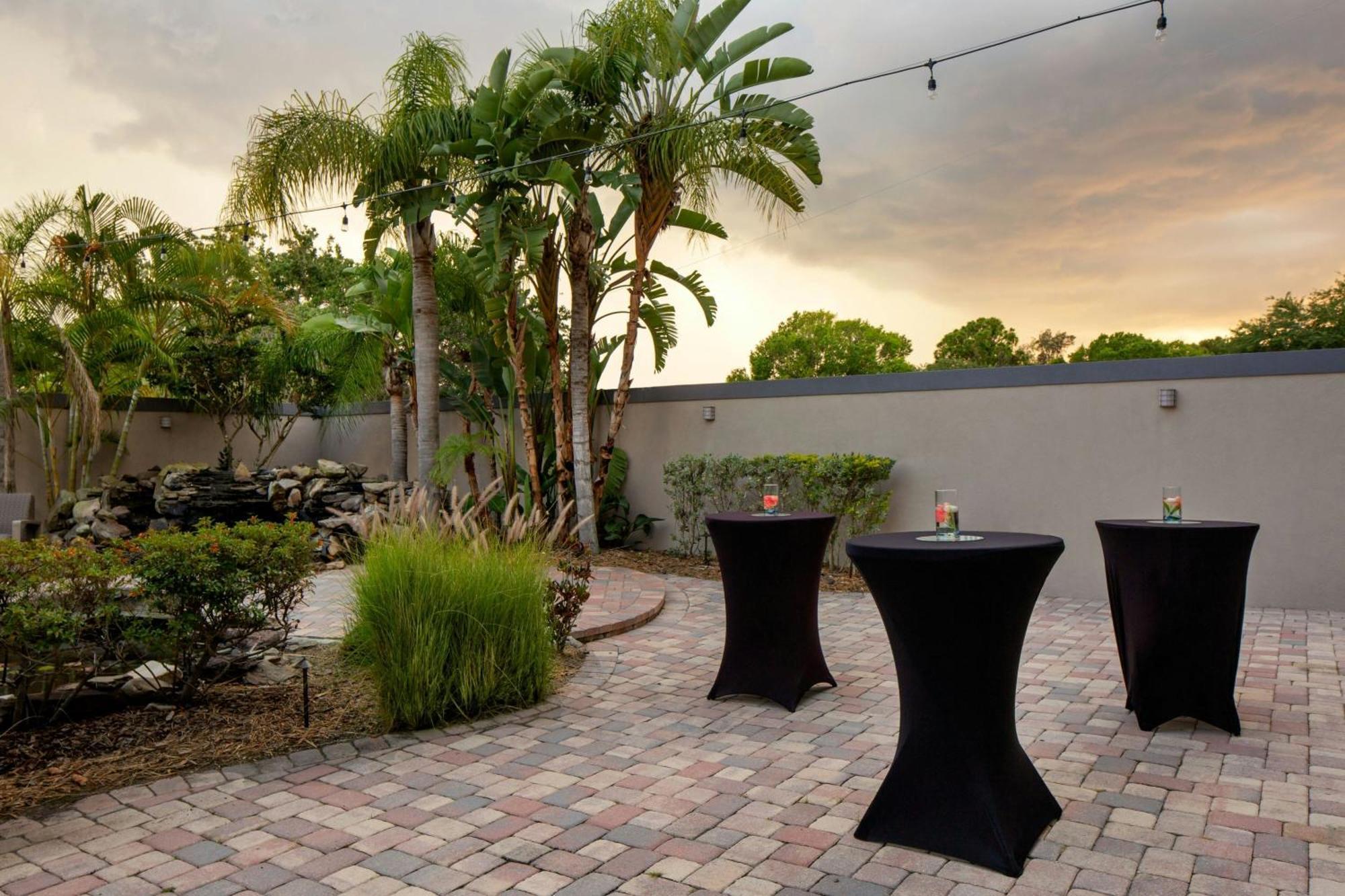 Courtyard Tampa Oldsmar Hotel Bagian luar foto