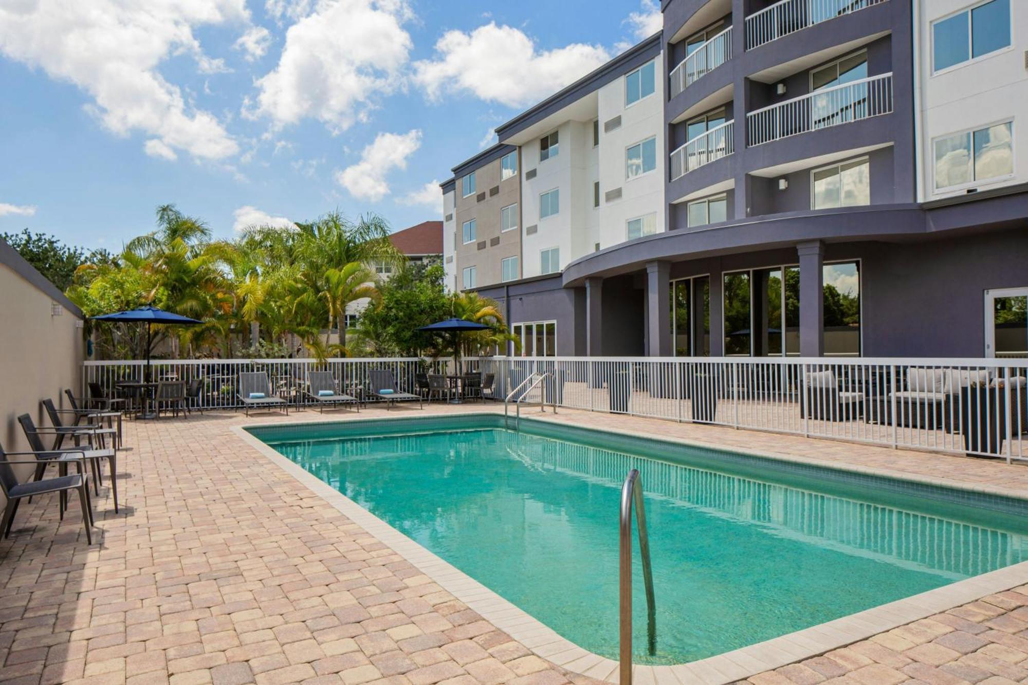 Courtyard Tampa Oldsmar Hotel Bagian luar foto